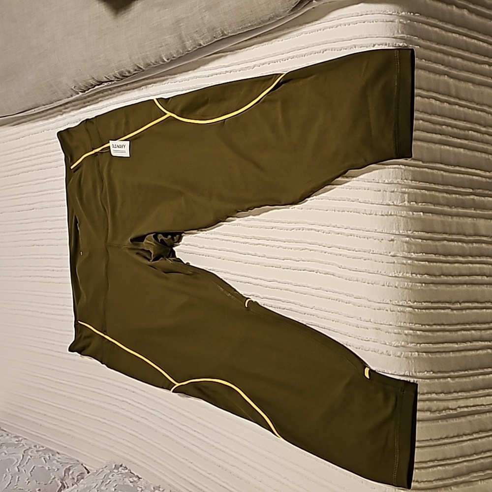 Old Navy Powersoft XXL Leggings Army Green with Yellow Piping NWT